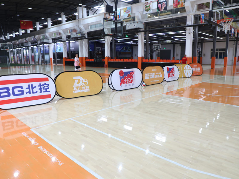 タイトル,「着脱可能なバスケットボールコート用スポーツフローリング」 タイトル,「着脱可能なバスケットボールコート用スポーツフローリング」