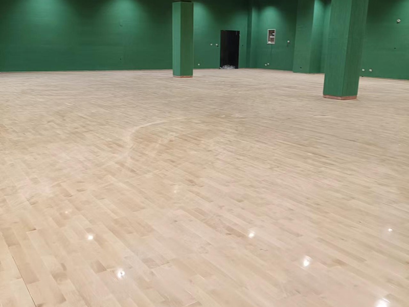 可拆卸室内篮球场运动木地板厂家