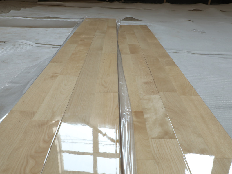 運動用バスケットボール場の実木の床板