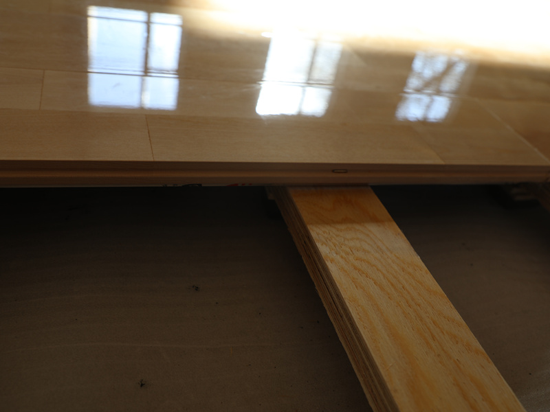 バスケットボールスポーツ用の木製床の設置