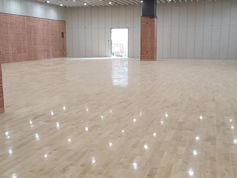 室内バスケットボールの木製フロアー 室内バスケットボールの木製フロアー