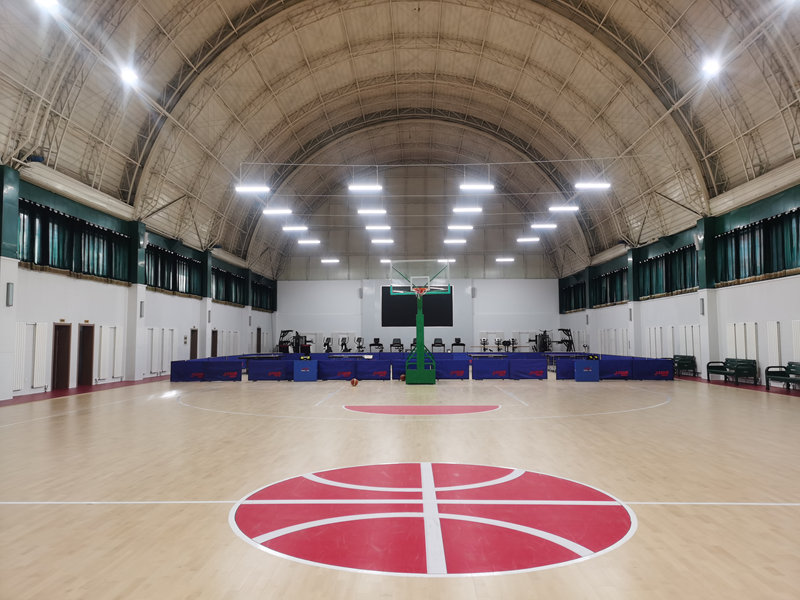 室内バスケットボール場の床の材質 室内バスケットボール場の床の材質