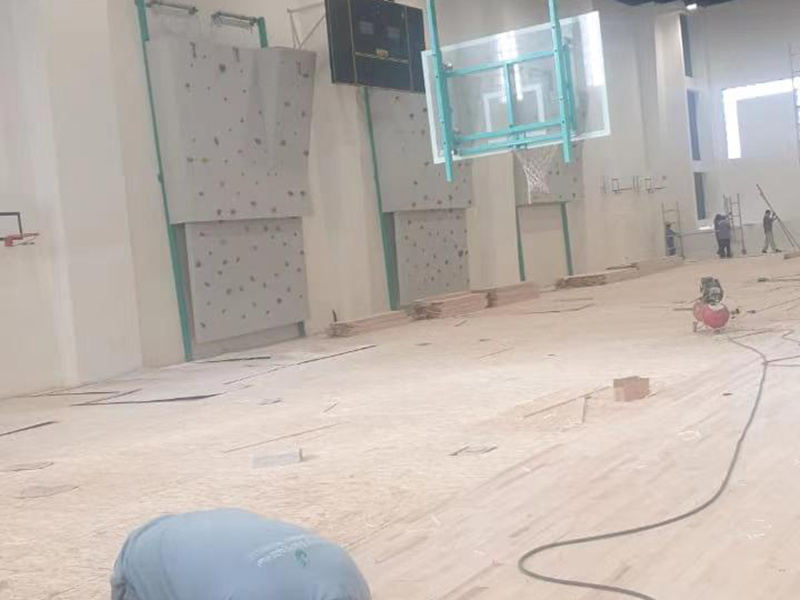 バスケットボール専用のスポーツフロアの平均価格はいくらですか。