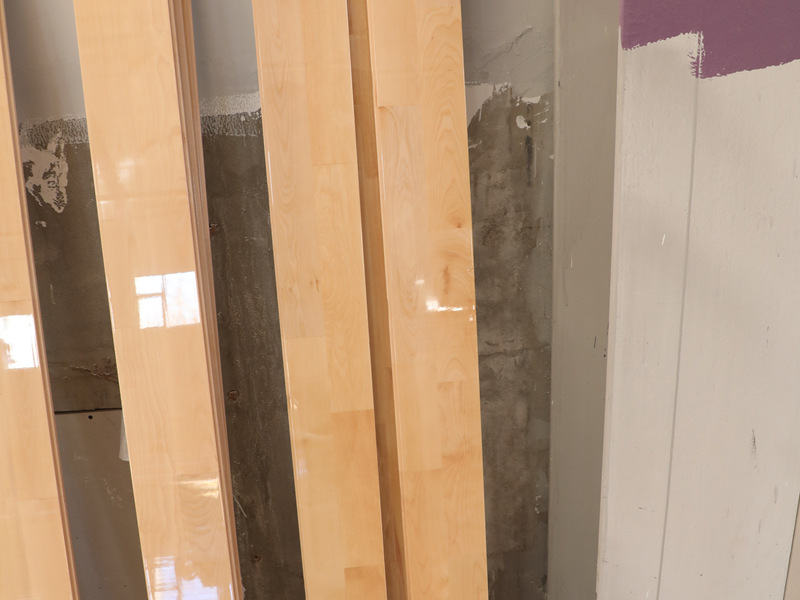 バスケットボール場の木製床板の価格は大体1平方メートルでいくらですか。 バスケットボール場の木製床板の価格は大体1平方メートルでいくらですか。