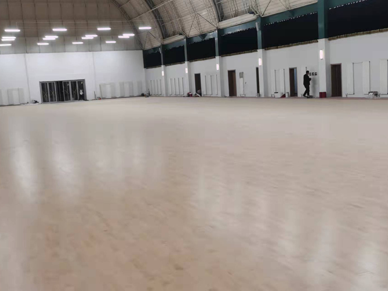 室内バスケットボール館の床の価格はいくらですか。 室内バスケットボール館の床の価格はいくらですか。