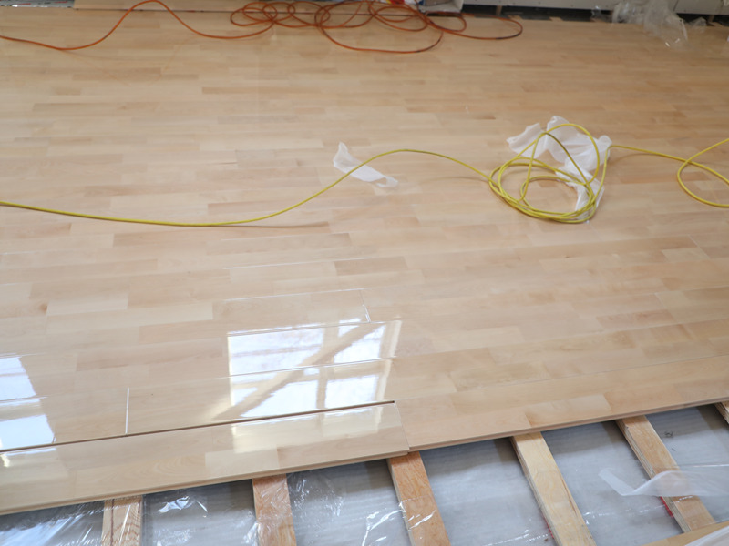 バスケットボールの床板は1平方メートルでいくらですか。 バスケットボールの床板は1平方メートルでいくらですか。