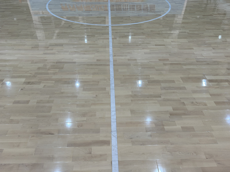 国際バスケットボール連盟が認定した運動用木製床のメーカー